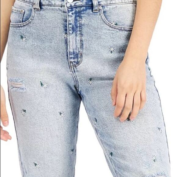TinselTown Women Junior 5 Ditsy Daisy Embroidered Mom Jeans Mid-Waist - Picture 4 of 11